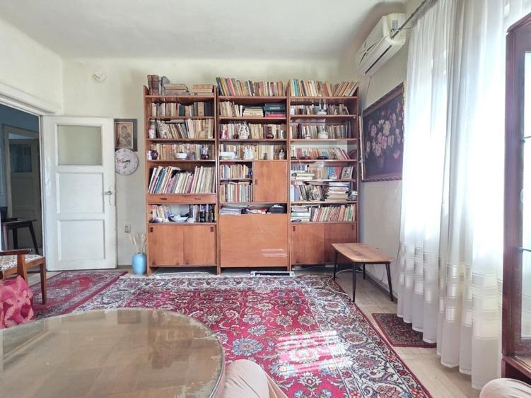 Apartament cu 3 camere în P-ța Victoriei