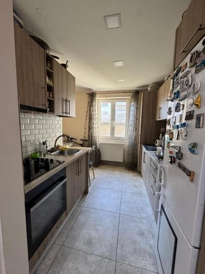 Apartament cu 3 camere decomandat, mobilat în Săsar