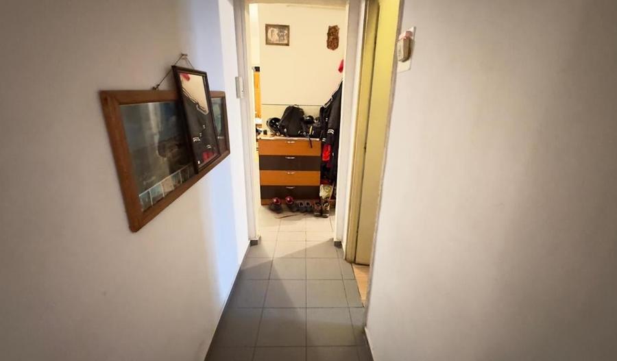 Apartament cu 3 camere decomandat în Noua