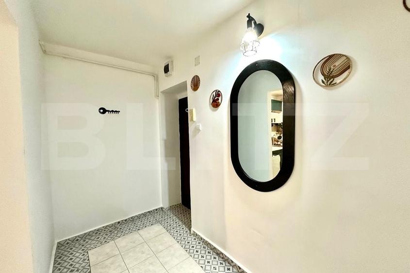 Apartament cu 3 camere semidecomandat, mobilat în Cetate