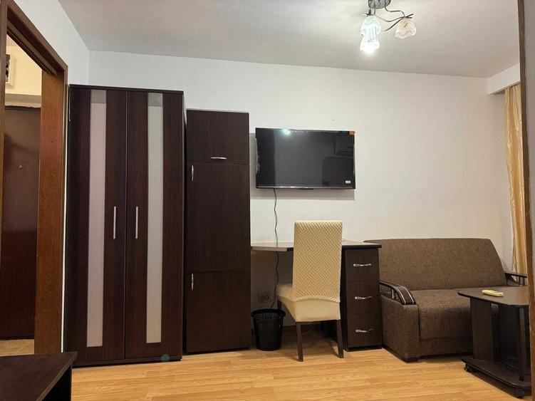 Garsonieră decomandată în Costin Georgian