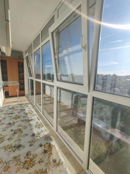 Apartament cu 3 camere decomandat, mobilat în Micro 4
