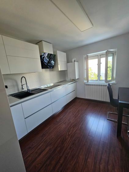 Apartament cu 3 camere decomandat în Buzaului