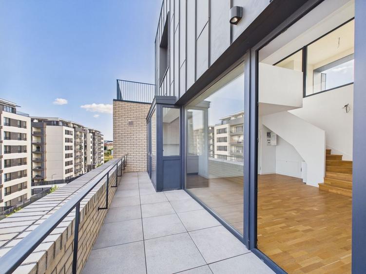 Apartament cu 4 camere semidecomandat în Central