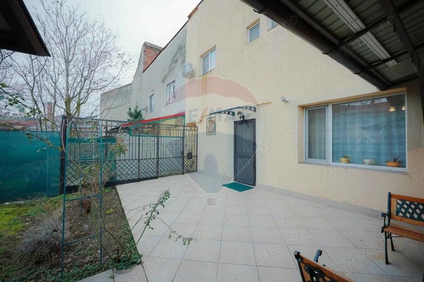 Apartament cu 4 camere decomandat în Central
