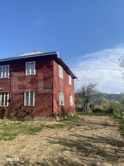 Casă cu 8 camere cu Teren 1532 Mp în Ițcani
