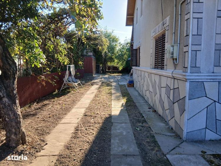 Casă cu 4 camere cu Teren 2275 Mp în Văcărești