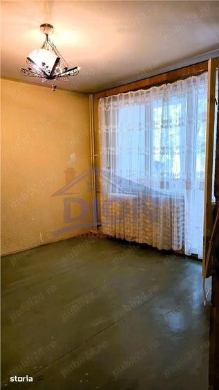 Apartament cu 3 camere decomandat în Drumul Taberei