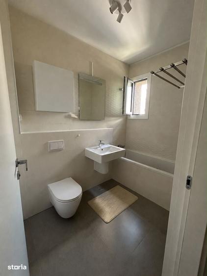 Apartament cu 3 camere decomandat în Băneasa
