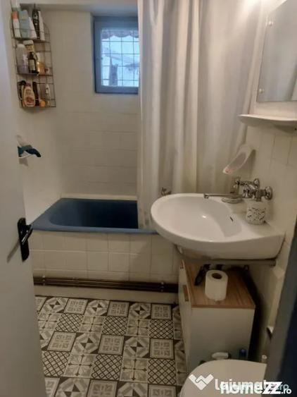 Apartament cu 3 camere decomandat în Sărari
