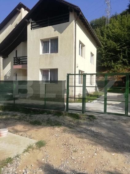 Casă individuală cu 6 camere cu Canalizare în Dârste