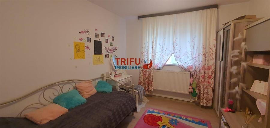 Apartament cu 3 camere semidecomandat, mobilat în Cetate
