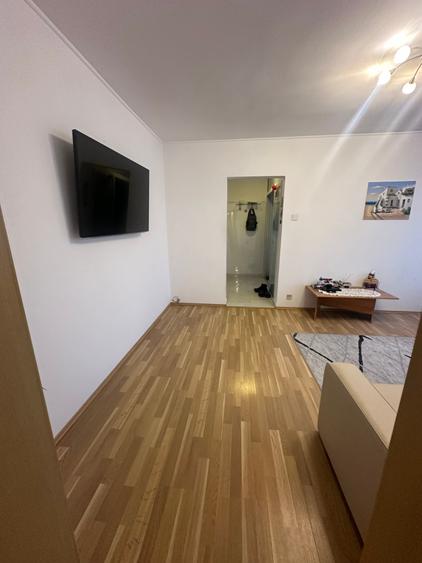 Apartament cu 3 camere semidecomandat în Iancului