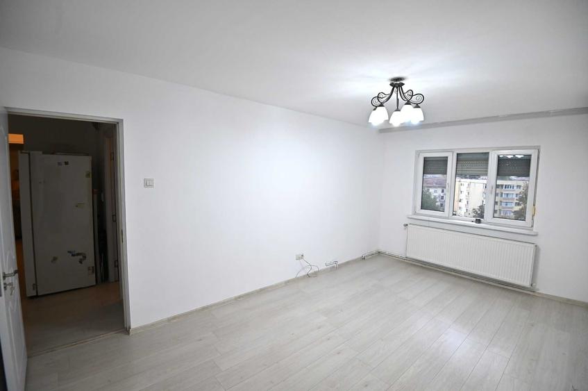 Apartament cu 3 camere decomandat în Valea Rosie