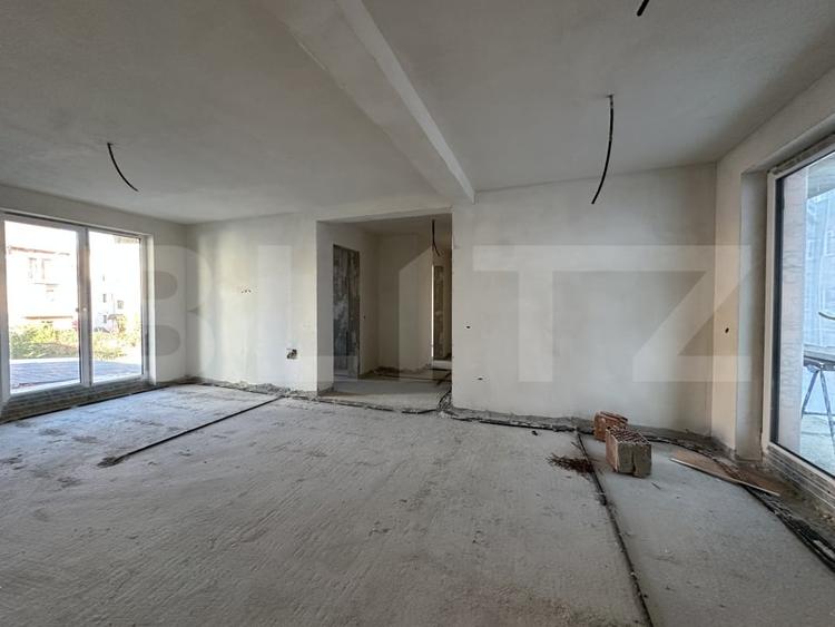 Apartament cu 3 camere semidecomandat în Florești