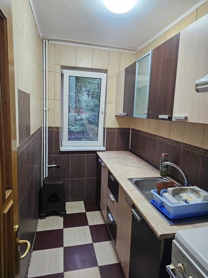 Apartament cu 3 camere semidecomandat în Casa de Cultură