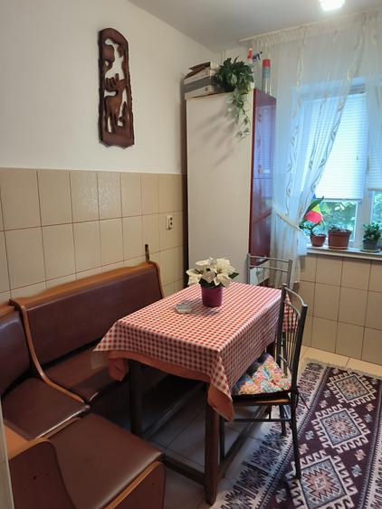 Apartament cu 3 camere semidecomandat în Vest