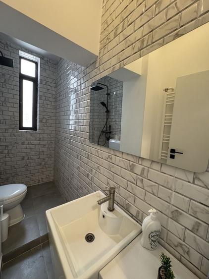 Apartament cu 3 camere decomandat, mobilat în Central