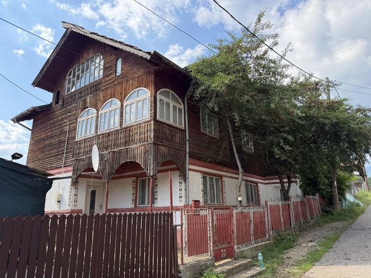 Casă cu 4 camere în Central
