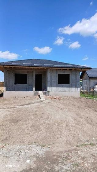 Casă cu 3 camere cu Teren 75 Mp în Muntenii de Sus