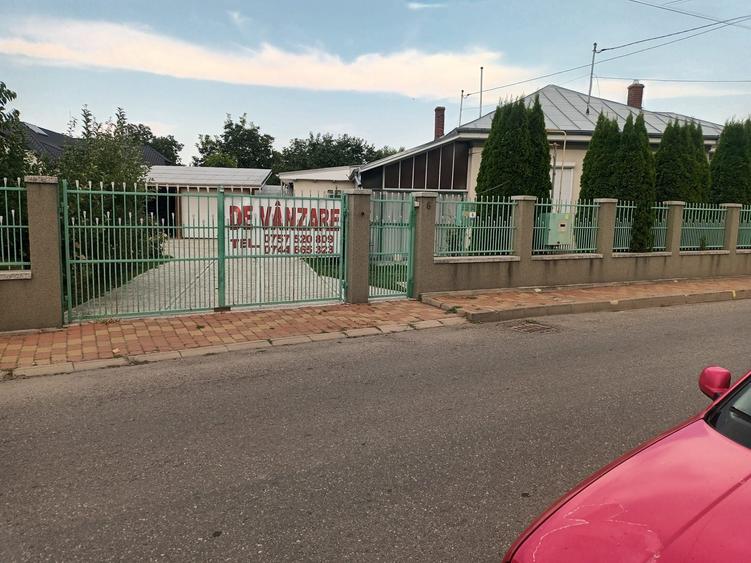 Casă cu 4 camere în Central