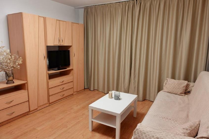 Apartament cu 3 camere semidecomandat, mobilat în Gara de Nord