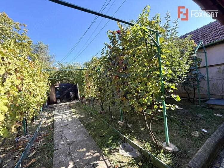 Casă cu 4 camere cu Teren 430 Mp în Plopi