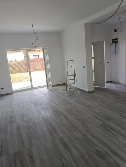 Casă cu 3 camere în Sânandrei