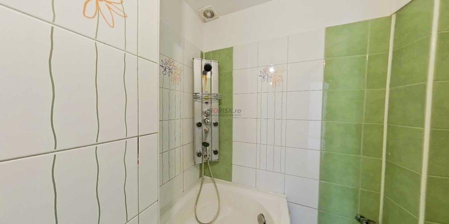 Apartament cu 3 camere semidecomandat în Lacul Tei