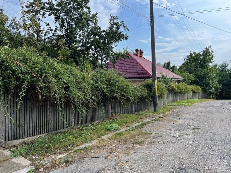 Casă cu 4 camere în Buhuși