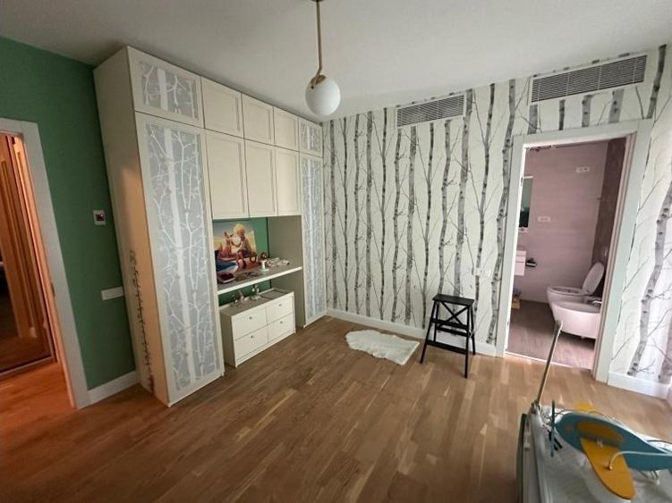 Apartament cu 4 camere în Aviatorilor