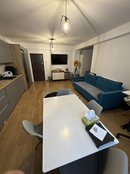 Apartament cu 2 camere semidecomandat în Florești