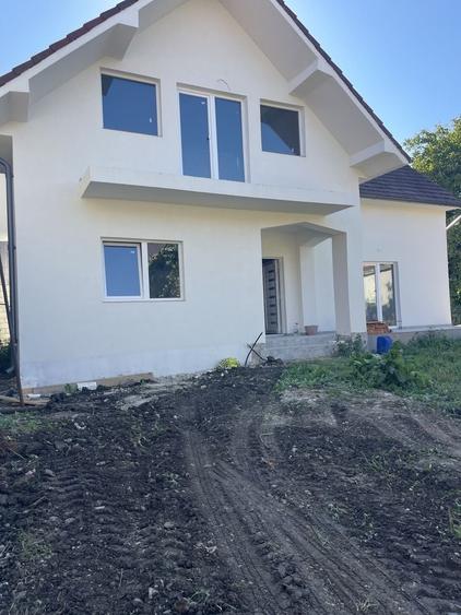 Casă cu 4 camere în Decebal