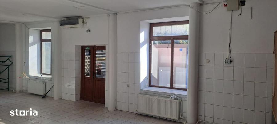 Spațiu comercial, de 120 mp, în CET