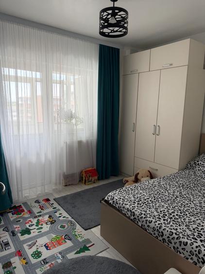 Apartament cu 3 camere decomandat în Exterior Vest