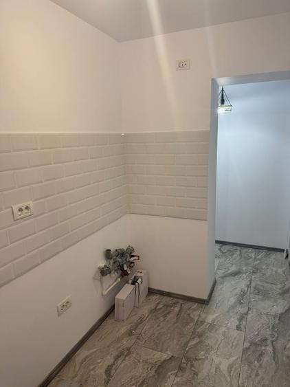 Apartament cu 3 camere decomandat, mobilat în Berceni