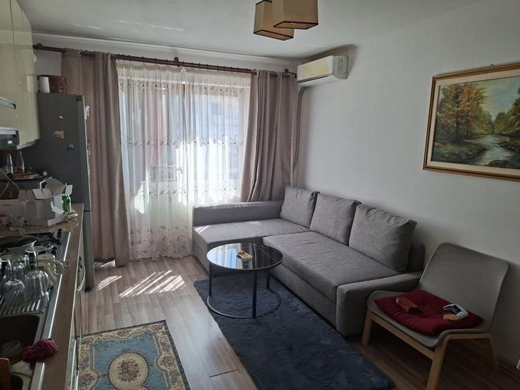 Apartament cu 3 camere decomandat în Exterior Vest
