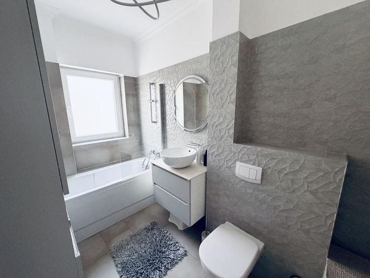 Apartament cu 3 camere decomandat în Sisești