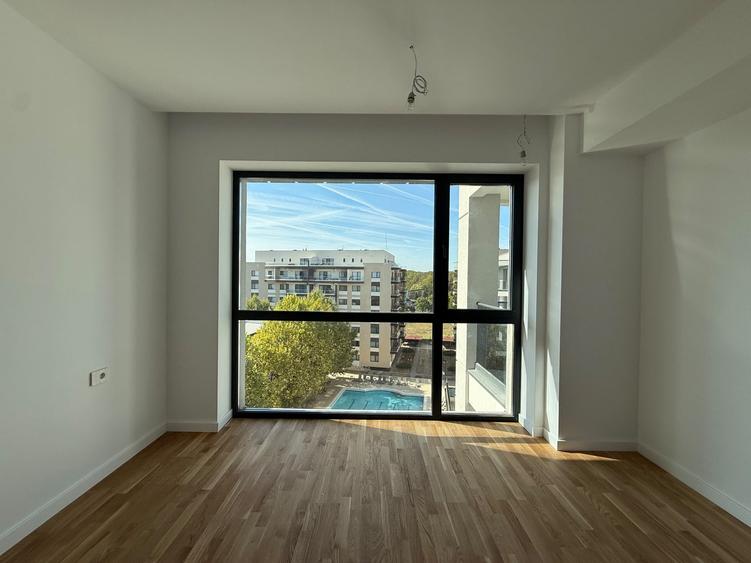 Apartament cu 3 camere semidecomandat în Pipera