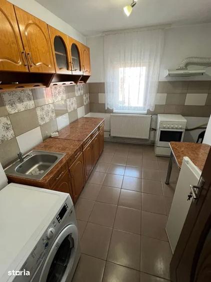 Apartament cu 2 camere semidecomandat în Girocului