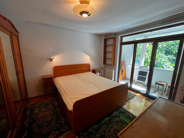 Apartament cu 3 camere decomandat în Drumul Taberei