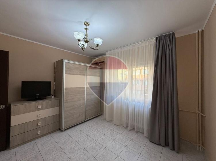 Apartament cu 3 camere decomandat, mobilat în Nerva Traian