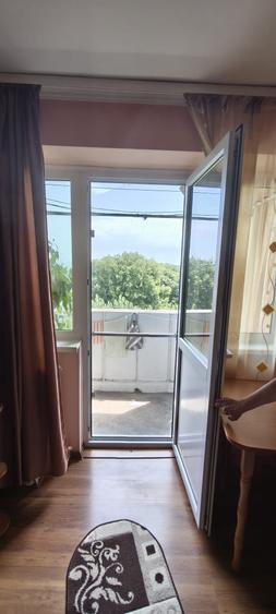 Apartament cu 3 camere decomandat în Viziru 3