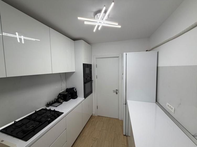 Apartament cu 3 camere decomandat în Faleza Nord