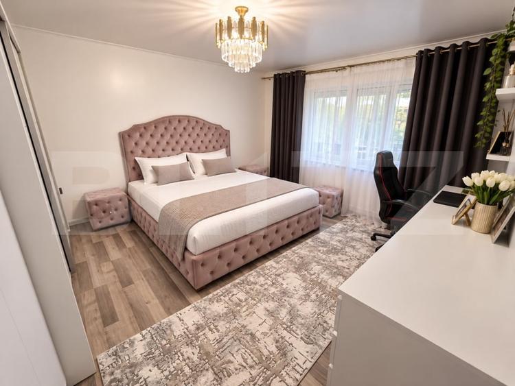 Apartament cu 3 camere decomandat, mobilat în Micro 4