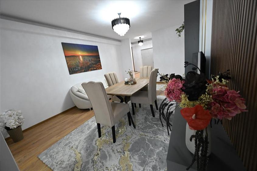 Apartament cu 3 camere decomandat, mobilat în Ultracentral