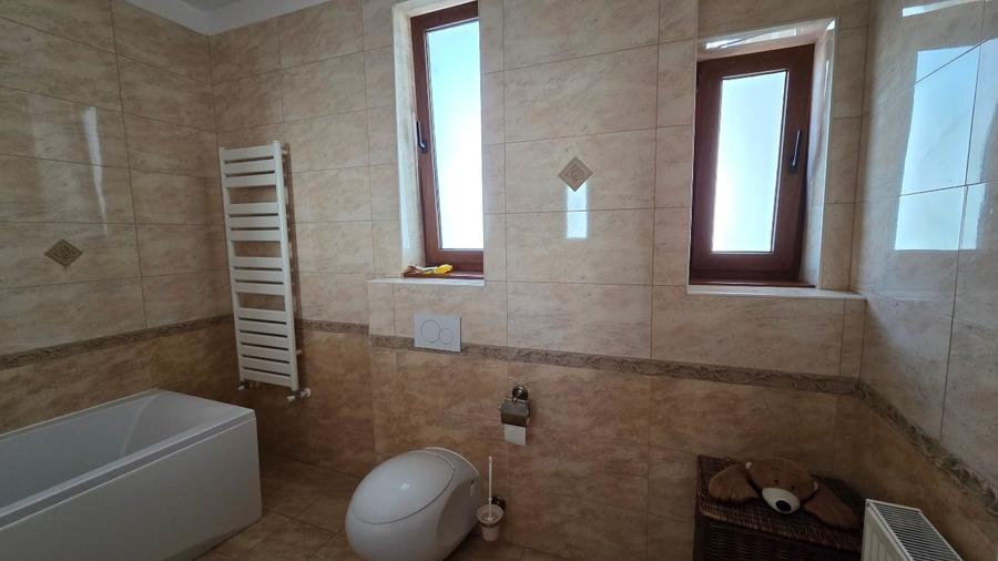 Apartament cu 4 camere decomandat, mobilat în Primăverii