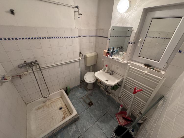Apartament cu 2 camere semidecomandat, mobilat în Central