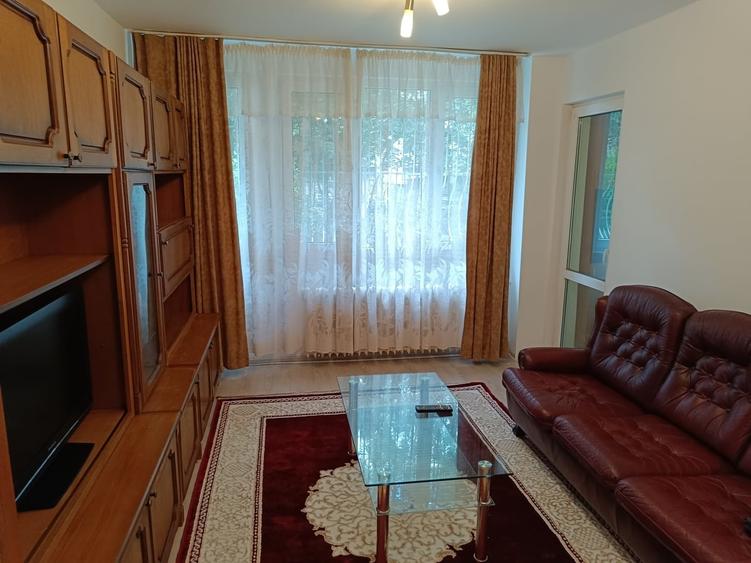 Apartament cu 2 camere semidecomandat în Iancului