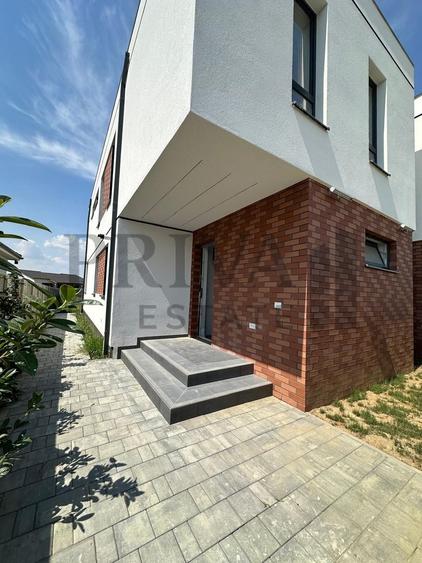 Duplex cu 4 camere cu Canalizare în Moșnița Nouă